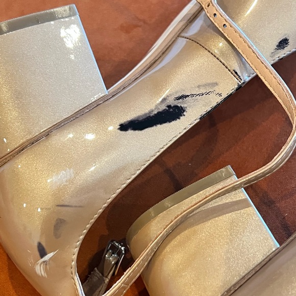 Really cute pearl gelly heels 9.5 scuffs on inside of right shoe ballet flats - Picture 5 of 6